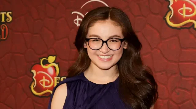 anna cathcart teeth in 2024