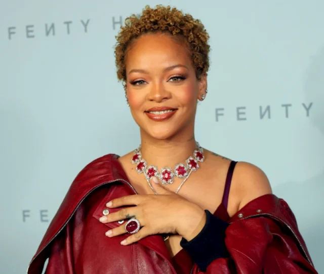 rihanna hollywood smile