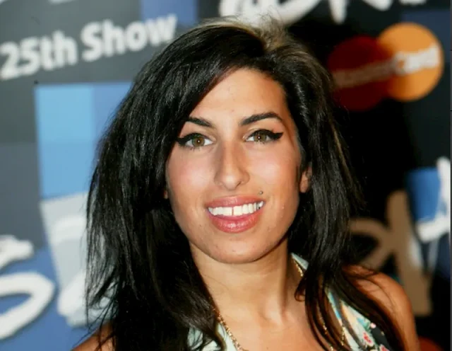 amy winehouse teeth in 2005