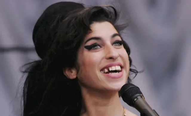 amy winehouse teeth in 2007