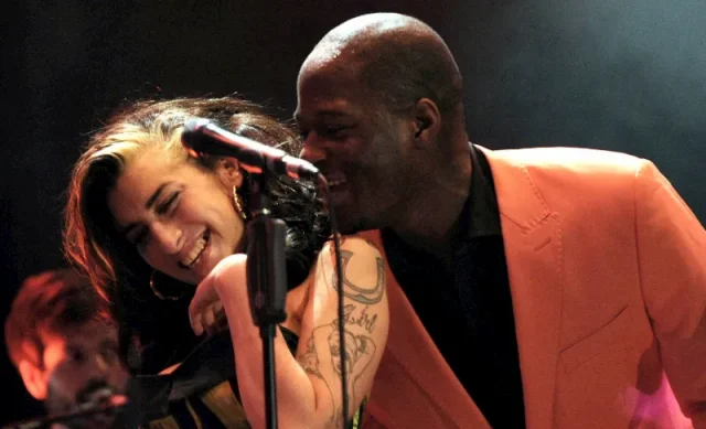 amy winehouse teeth in 2011