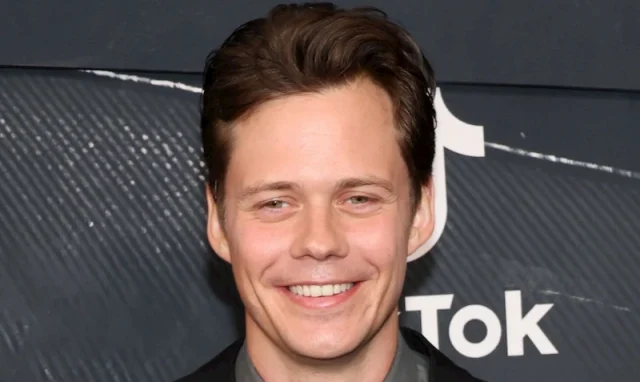 bill skarsgard hollywood smile