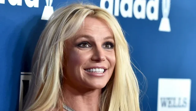 britney spears hollywood smile