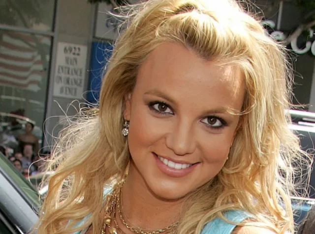 britney spears teeth in 2005