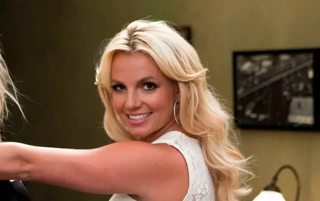 britney spears teeth in 2010