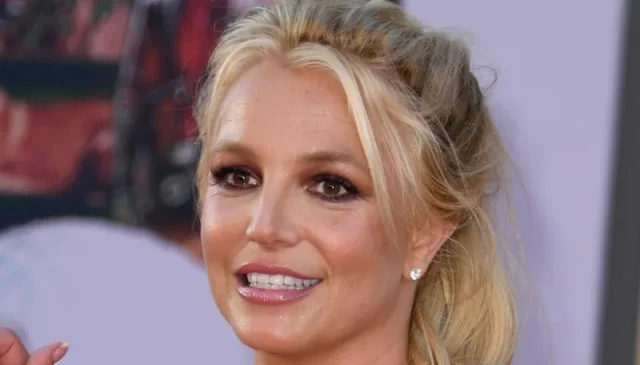 britney spears teeth in 2020