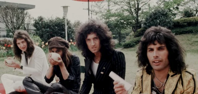 freddie mercury teeth in 1975