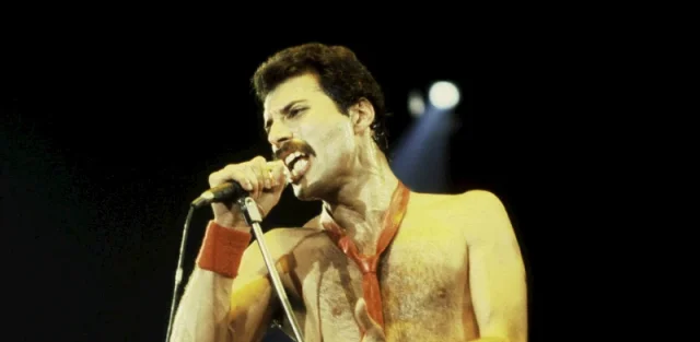 freddie mercury teeth in 1990