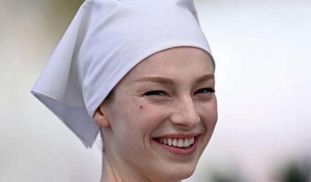 hunter schafer teeth in 2024 hunter schafer teeth in 2024