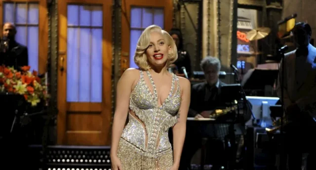 lady gaga teeth in 2010 lady gaga teeth in 2010