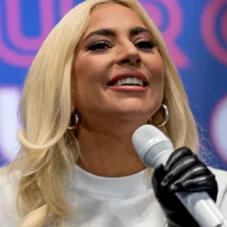 lady gaga teeth in 2020