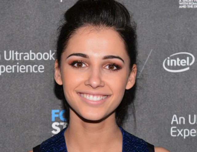 naomi scott teeth in 2012