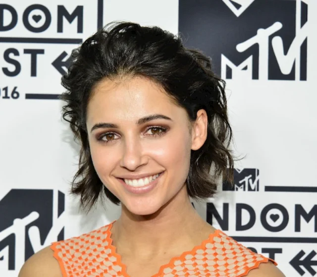 naomi scott teeth in 2016