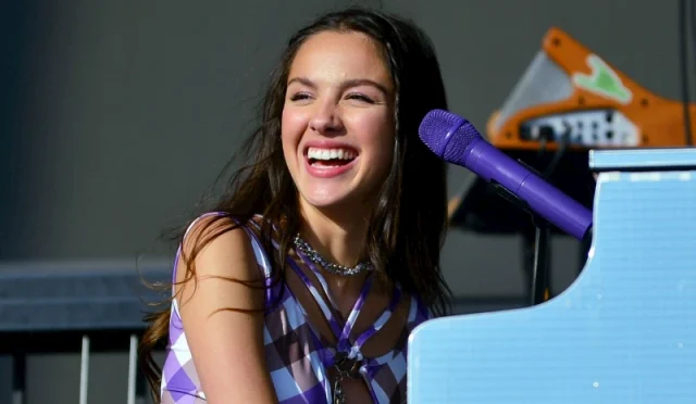 olivia rodrigo teeth in 2022 olivia rodrigo teeth in 2022