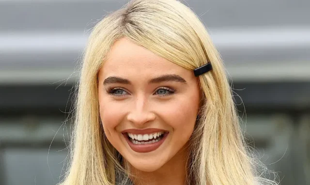sabrina carpenter hollywood smile sabrina carpenter hollywood smile