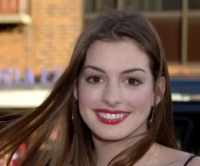 anne hathaway teeth in 2000