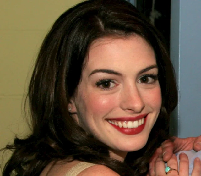 anne hathaway teeth in 2005