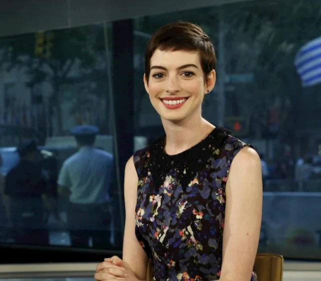 anne hathaway teeth in 2010