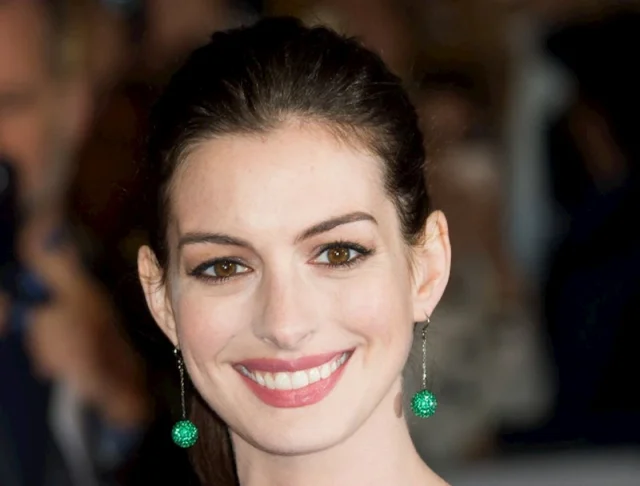 anne hathaway teeth in 2015