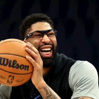 anthony davis hollywood smile