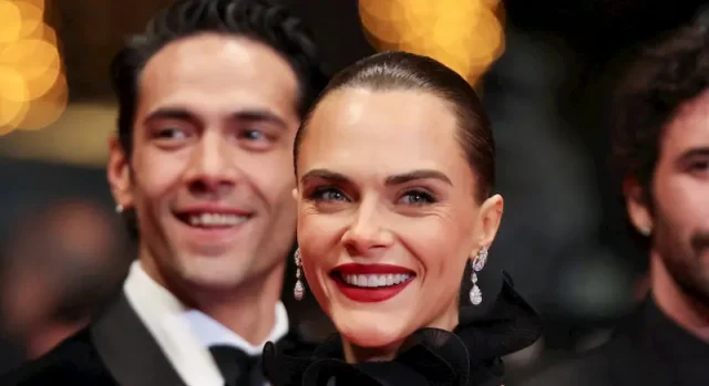 cara delevingne hollywood smile