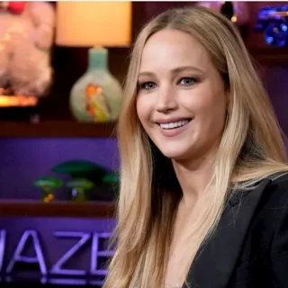 jennifer lawrence teeth in 2023