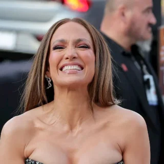jennifer lopez hollywood smile