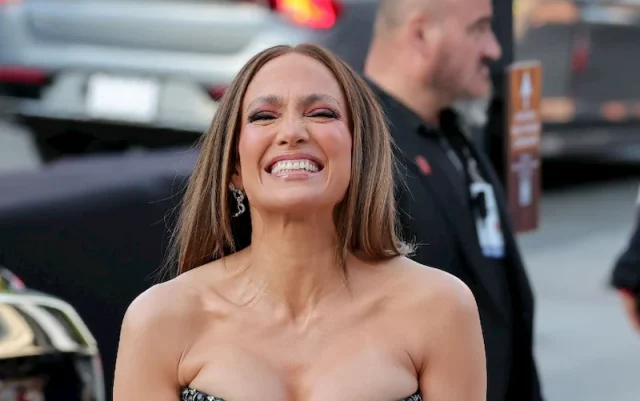 jennifer lopez hollywood smile