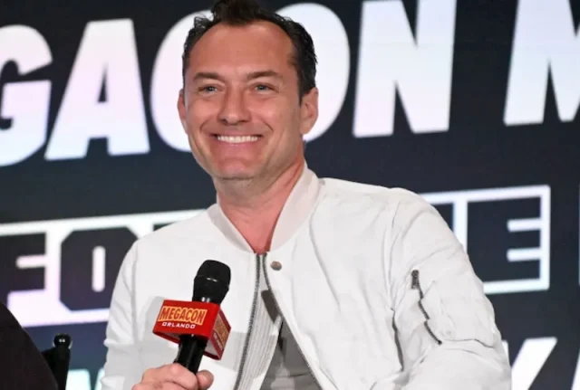 jude law hollywood smile