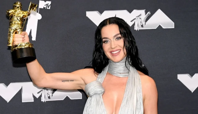 katy perry teeth in 2024