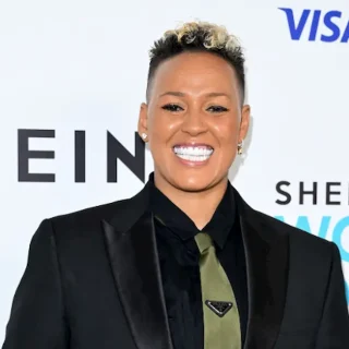 lianne sanderson hollywood smile