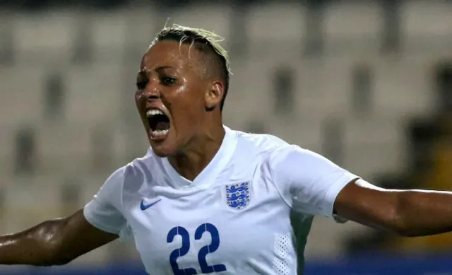 lianne sanderson teeth in 2015