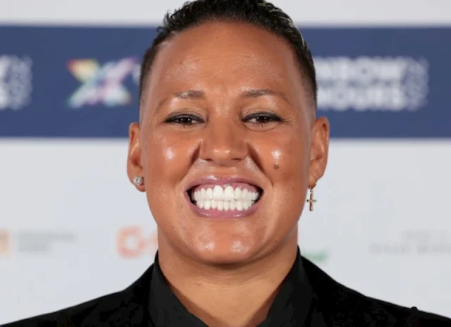 lianne sanderson teeth in 2024
