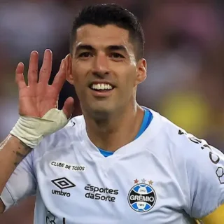 Luis Suarez Teeth: An Iconic Striker's Transformation luis suarez teeth in 2023
