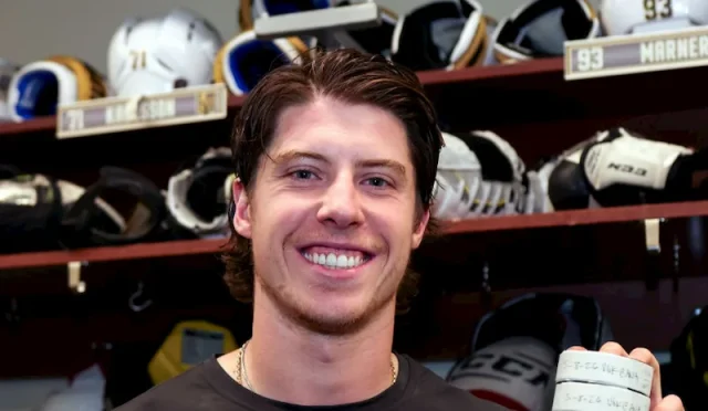 mitch marner hollywood smile mitch marner hollywood smile
