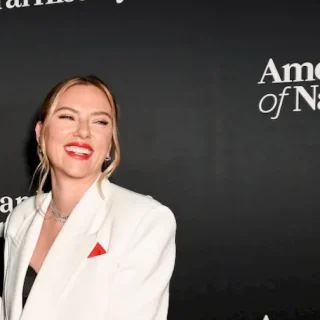 scarlett johansson teeth in 2023