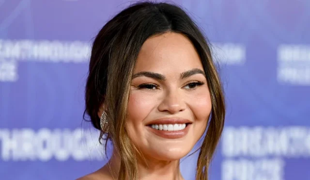 chrissy teigen hollywood smile chrissy teigen hollywood smile