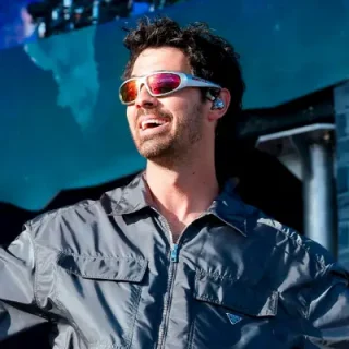 joe jonas hollywood smile