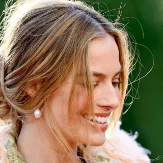 Margot Robbie Teeth: The Golden Ratio 'Barbie' Smile margot robbie hollywood smile