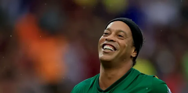 ronaldinho hollywood smile ronaldinho hollywood smile