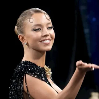 sydney sweeney hollywood smile