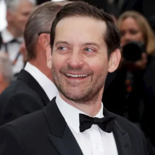 tobey maguire teeth in 2020